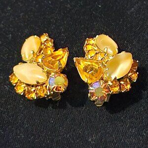 Vintage Weiss Amber Color and Gold Tone Clip- On Earrings.